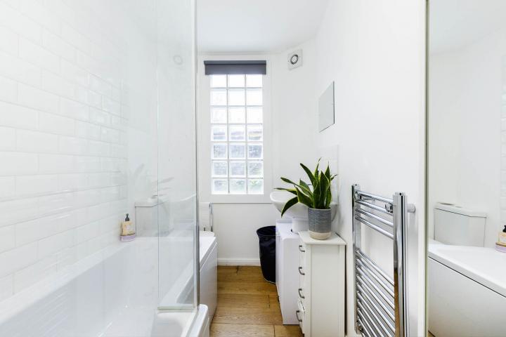 Modern recently refurbished one bed with garden in a period conversion in Camden Camden Street, Camden